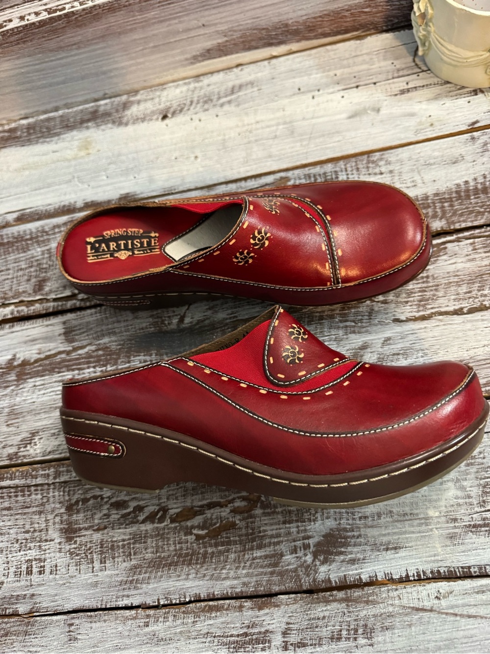L'Artiste Women's Red Leather Platform Chino Clog Mules